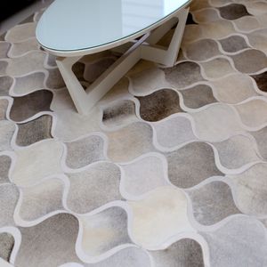 http---imagens.zaffarihome.com.br-tapete_de_couro_de_boi_com_pelo_costurado_pele_natural_vizapi_dublin_200mx250m_tons_de_cinza_2452-1-