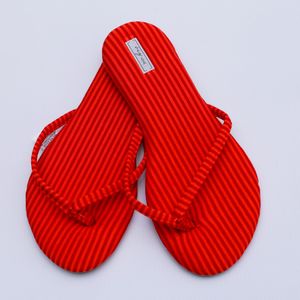 http---imagens.zaffarihome.com.br-chinelo_feminino_viz_charlotte_p_listrado_vermelho_e_coral_2825-1-
