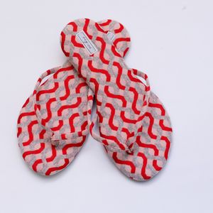http---imagens.zaffarihome.com.br-chinelo_feminino_viz_charlotte_p_ondas_vermelho_e_cinza_2864-1-