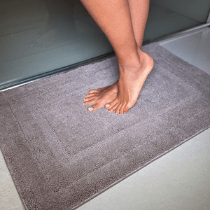 tapete_de_banheiro_microfibra_base_latex_antiderrapante_vizapi_golden_50x80cm_marrom_castor_2117--5-