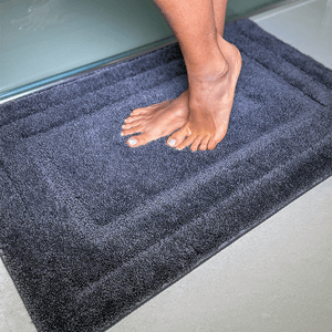 tapete_de_banheiro_microfibra_base_latex_antiderrapante_vizapi_golden_50x80cm_cinza_ebano__2115--5-